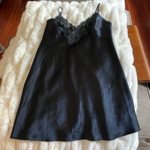 Victoria's Secret nwot Sz xsmall, 100 percent polyester slip